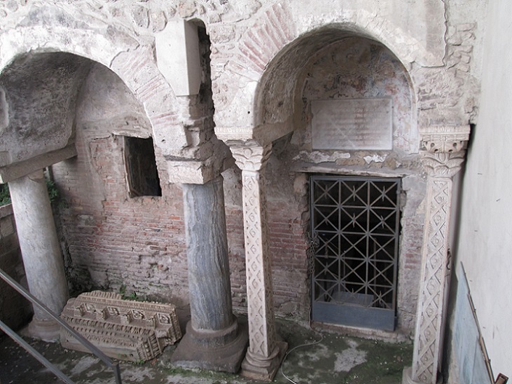 Ingresso della Basilica dei Santi Martiri a Cimitile