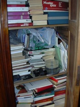 Armadio pieno di libri, Desio (Simone Valtorta, 2011)