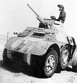 Un'autoblinda AB41 del Regio Esercito in Nordafrica